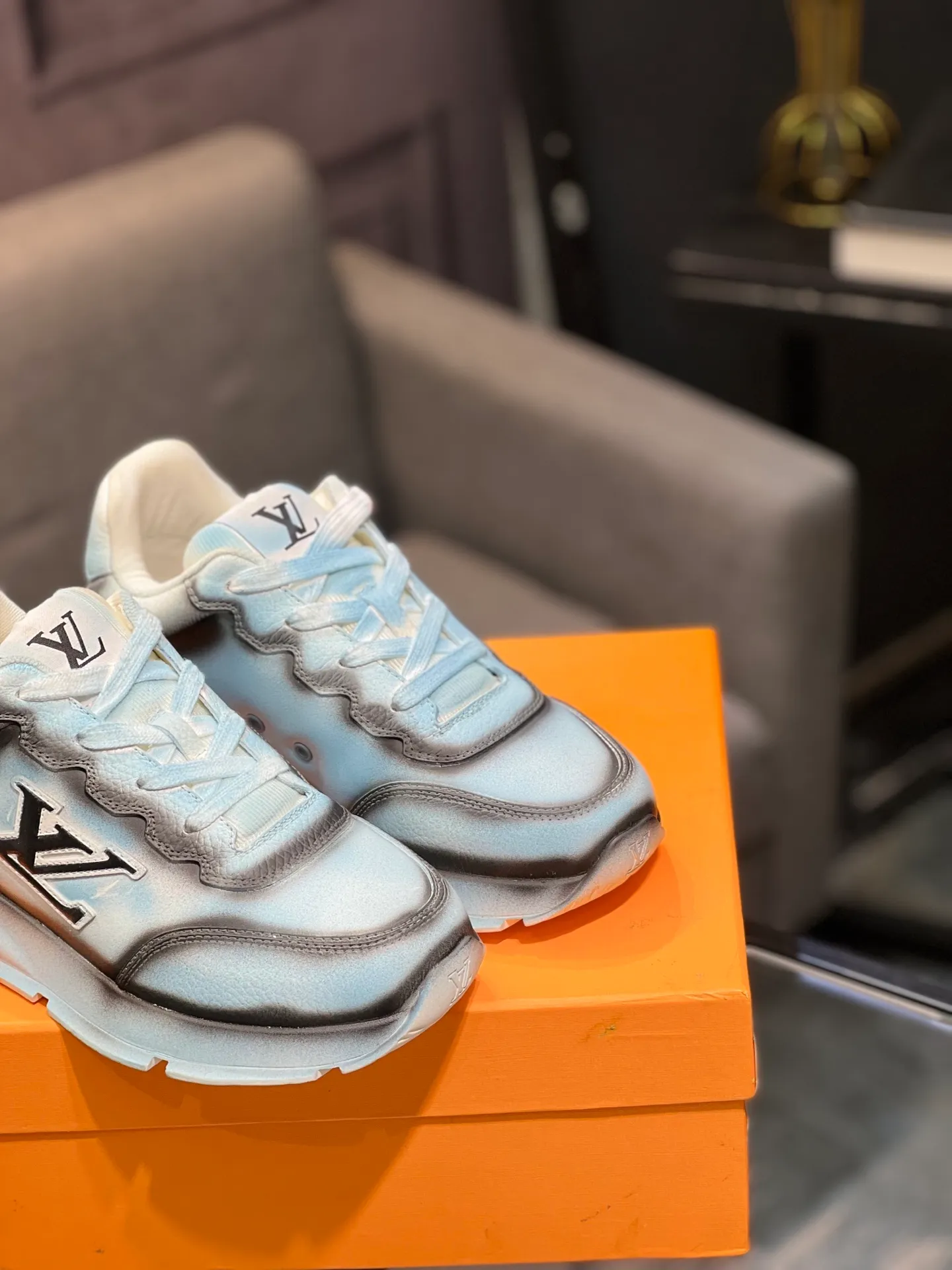 Men's shoes 💰760 LV | Louis Vuitton 2025𝐬𝐬 Spring and summer new styles, couples' models, men's models come out first. The counter focuses on the latest casual shoes. Hard goods are new🆕 ❥Purchase level! Full of high-end feel! A popular model among bloggers at home and abroad, it’s retro and fashionable and looks amazing on your feet! Wear a lot of happiness! Mainly recommended model on the official website★ ▪️Upper: Original custom-made imported calfskin fabric ▪️Inner lining: breathable gauze imported from Italy ▪️Outsole: rubber foam ➕tpu high-end outsole ▪️Shoe size: 36-44 (customized for 45 and 46)